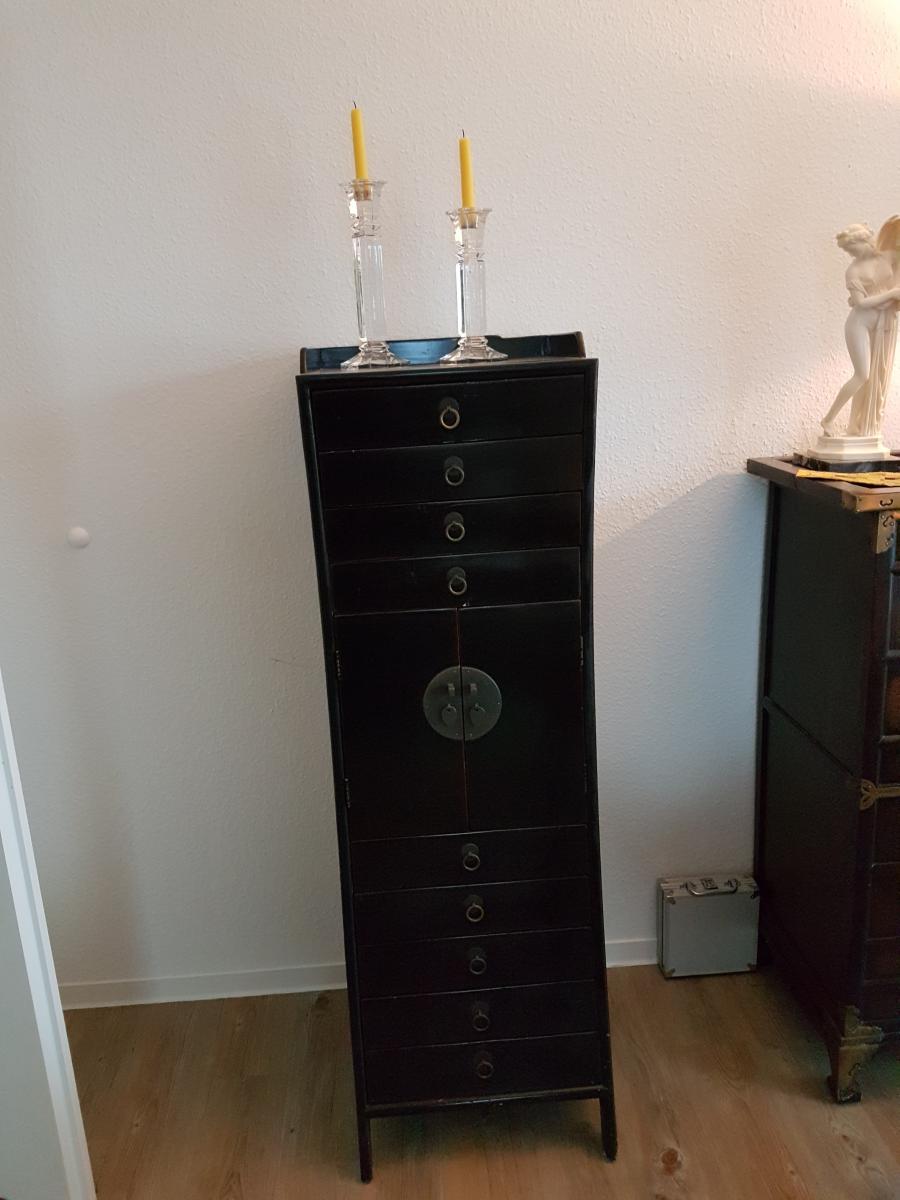 Schubladen Schrank um 1910 China, 50 x 40 x 136 cm groß, in gutem gepflegten Zustand, Versand ist kostenlos in D oder Abholung ist immer möglich