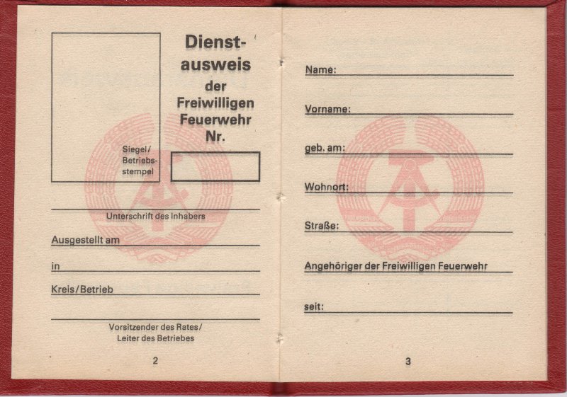 DDR-Ausweis-Freiwillige-Feuerwehr-Dienstbuch-blanko.jpg
