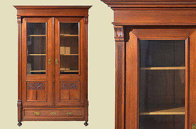 Antike Jugendstil Nußbaum Bücherschrank Schrank Vitrine von 1920