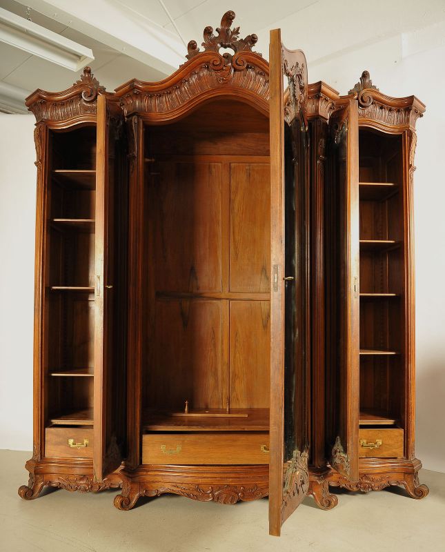 Monumentales siebenteiliges Prunk Schlafzimmer im Rokoko Stil Antik