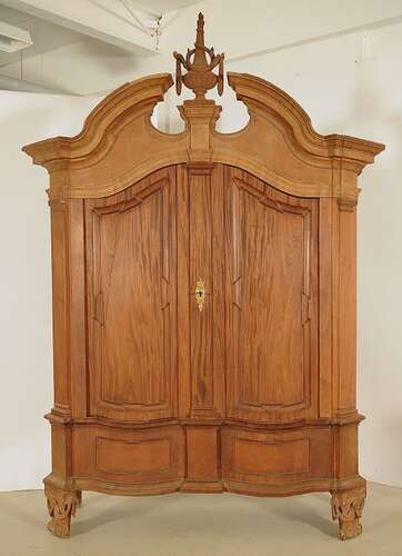 Seltener riesiger Barock Kleiderschrank aus Mahagoni Antik Kolosseum