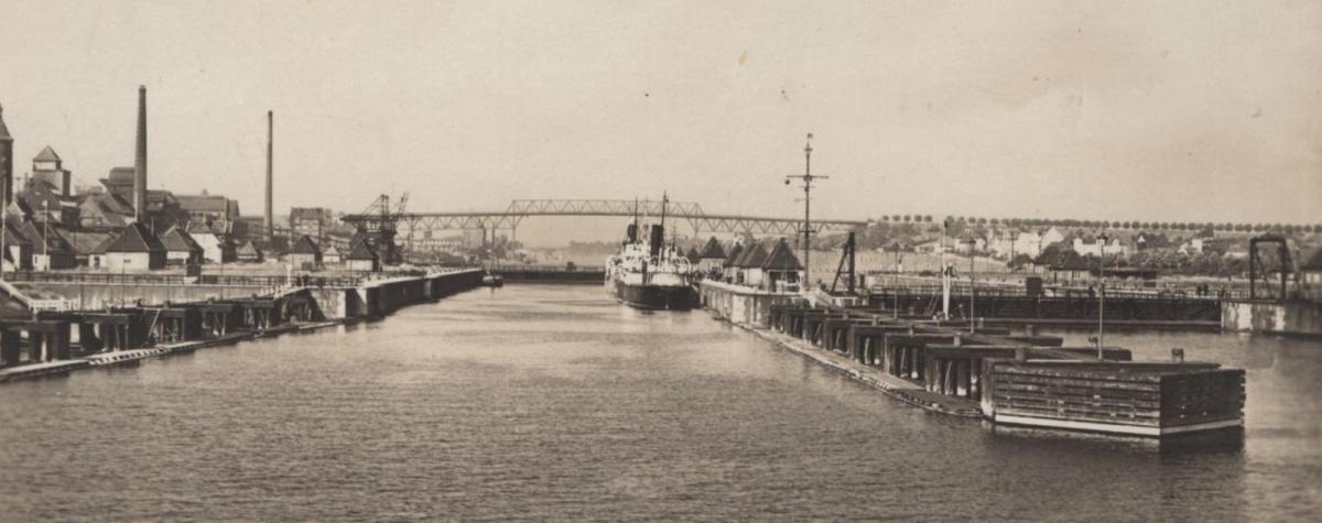 ALTE POSTKARTE KIEL HOLTENAUER SCHLEUSEN UND HOCHBRÜCKE Schleuse écluse