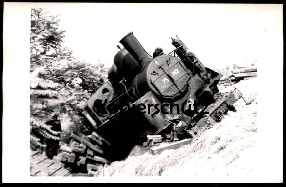 ALTE POSTKARTE EISENBAHN UNGLÜCK ÖBB DAMPLOK 75 742 LAA ROTENSEEHOF