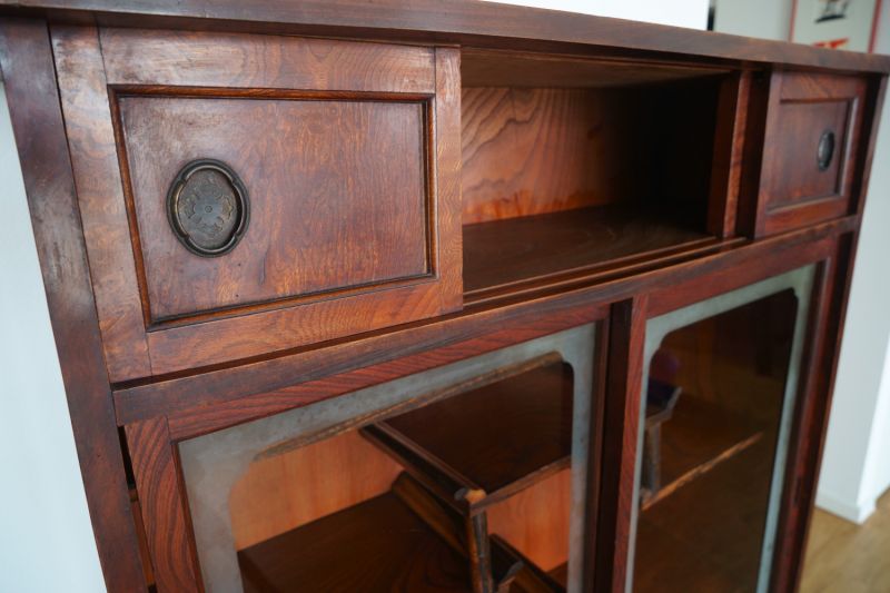 Antiker japanischer Teeschrank aus der Taiso Periode, um 1900 | antik.de