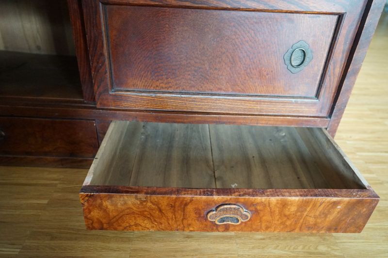 Antiker japanischer Teeschrank aus der Taiso Periode, um 1900 | antik.de