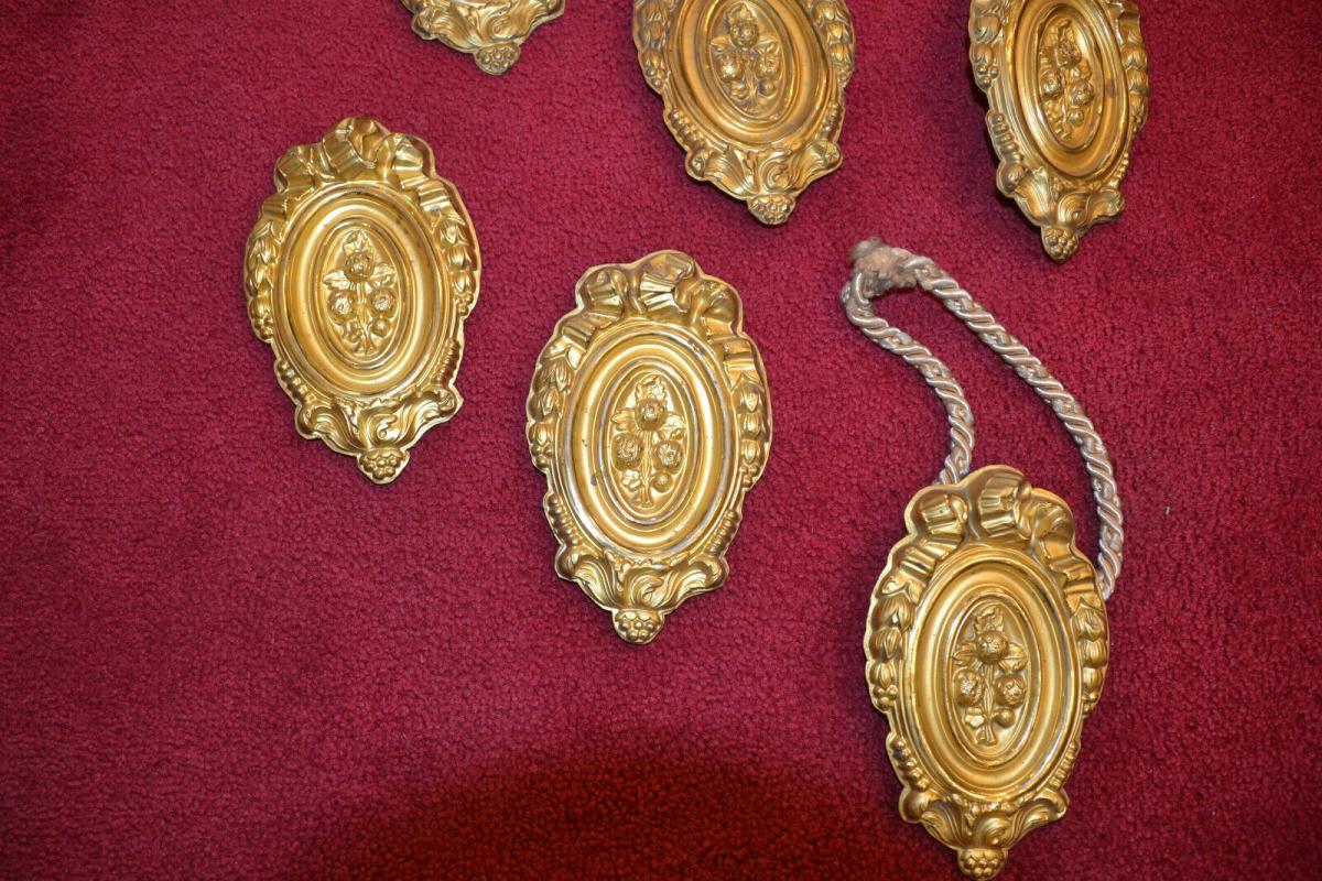 Appliken,12 St. für Vorhang, gedrücktes u. vergoldetes Messingblech,19