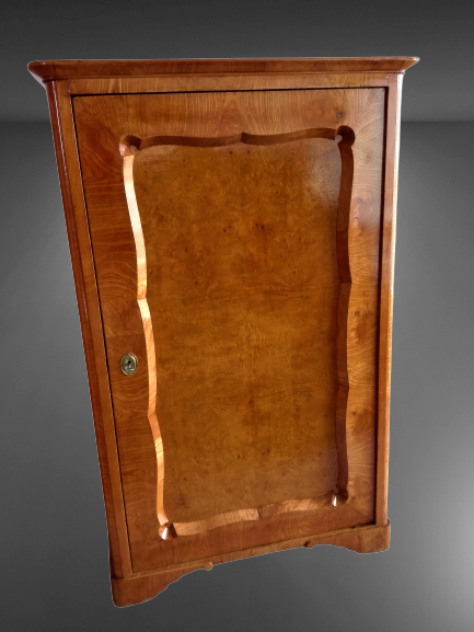 Wäscheschrank | antik.de