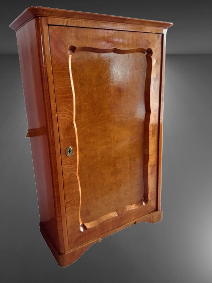 Wäscheschrank | antik.de