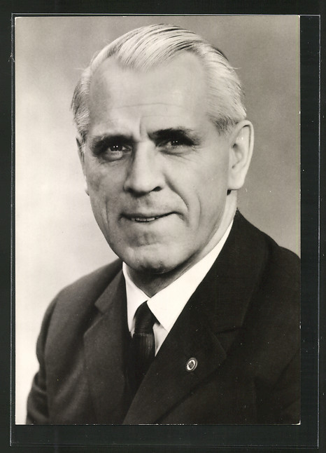 Foto-AK Portrait Willi Stoph, Mitglied Politbüro der SED, DDR Ministerrat ...