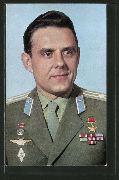 AK Sowjetischer Kosmonaut Wladimir Komarow in Uniform 0 ...