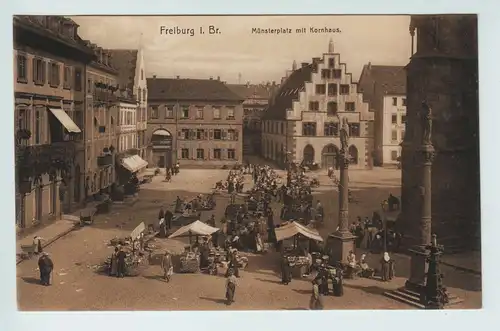 AK Freiburg i. Br. Münsterplatz mit Kornhaus, belebt, Markttag