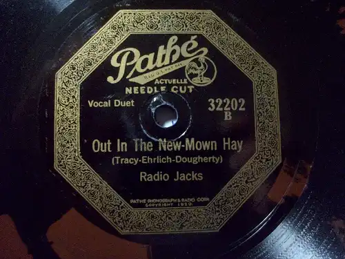 RADIO JACKS "Out In The New-Mown Hay / Barcelona" rarest 2 Color Pathé 78rpm 10"