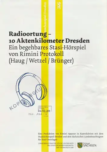 Staatsschauspiel Dresden, Wilfried Schulz, Sebastian Brünger, Andrea Dextor, Patrick Klose ( Zeichnungen ), Fotos: Sebastian Brünger, Matthias Horn: Programmheft Rimini Protokoll RADIOORTUNG - 10 KILOMETER DRESDEN 26. April - 7. Juni 2013. 