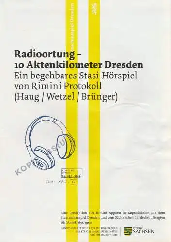 Staatsschauspiel Dresden, Wilfried Schulz, Sebastian Brünger, Andrea Dextor, Patrick Klose ( Zeichnungen ), Fotos: Sebastian Brünger, Matthias Horn: Programmheft Rimini Protokoll RADIOORTUNG - 10 KILOMETER DRESDEN 26. April - 7. Juni 2013 (18). 