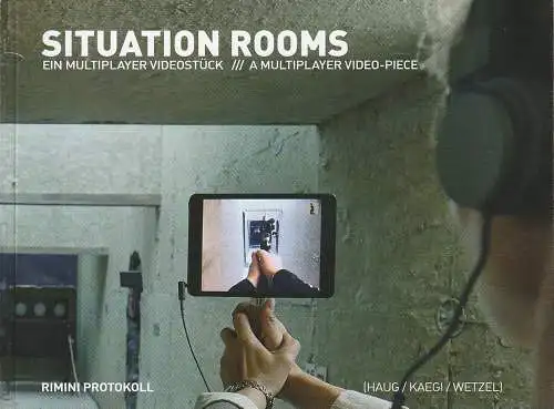 Rimini Protokoll ( Haug / Kaegi / Wetzel ), Nikolaus Hirsch, Hanna Lippmann: Programmheft SITUATION ROOMS Ein Multiplayer Videostück / A Multiplayer Video-Piece (18). 