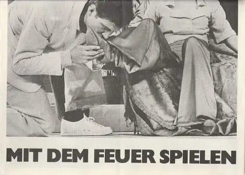 Schauspiel Köln, Volker Canaris, Jürgen Flimm, Andres Müry, Thomas Eichhorn ( Fotos ): Programmheft August Strindberg MIT DEM FEUER SPIELEN Schauspiel Köln 1981. 