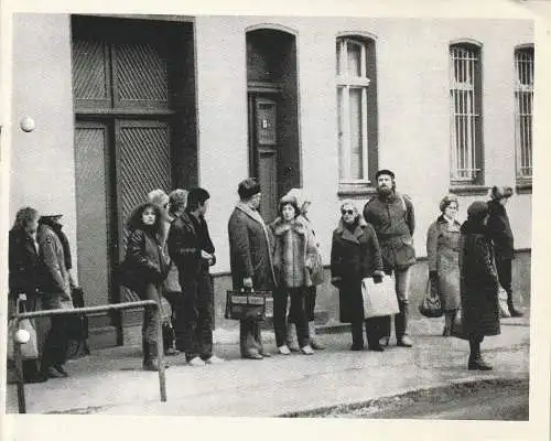 Theater der Altmark Stendal, Ulrich Hammer, Regina Mundt: Programmheft Viktor Rosow DAS NEST DES AUERHAHNS Spielzeit 1983 / 84 Heft 12. 