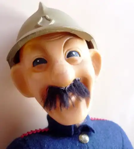 sehr gut erhaltene Puppe Marke Steiff:  Feuerwehrmann, Werbung für Ziegler, Giengen