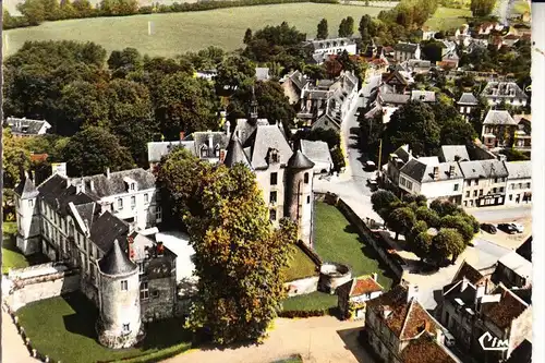 F 02290 VIC sur Aisne, Le Chateau, vue airienne, CIM-Macon