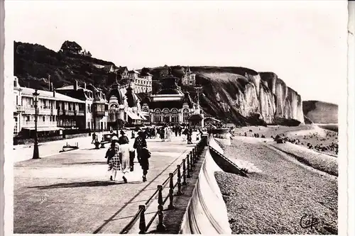 F 76400 FECAMP, La Digue et la Casino