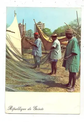 GUINEA - CONAKRY, Remise en etat des filets des Pecheurs de Boulbinet, 1965