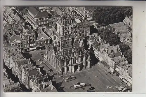 NL - ZUID-HOLLAND - DELFT, Standbeeld van Hugo de Groot, Markt