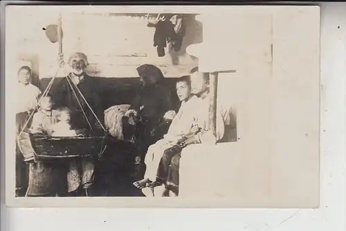 RUSSLAND, 1.Weltkrieg, Photo-Ak, Bauernstube