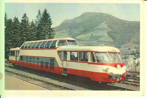 EISENBAHN - Autorail panoramique 825 ch en gare de la Bourboule