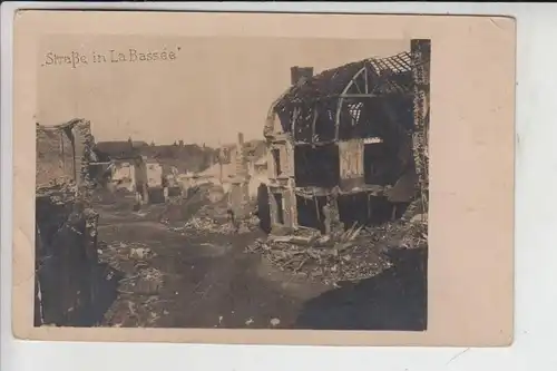F 59480 LA BASSEE, Photo-AK, Strasse in La Bassee 1917