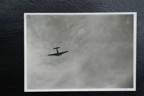 F 021000 ST.QUENTIN, 2.Weltkrieg, Echtfoto, "Deutscher Bomber bei St.Quentin, Juni 1940, Militärflugzeug