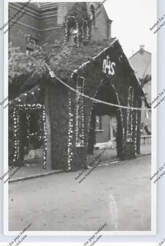 Unbekannt / Unknown - geschmückte Kirche, IHS, Photo-AK