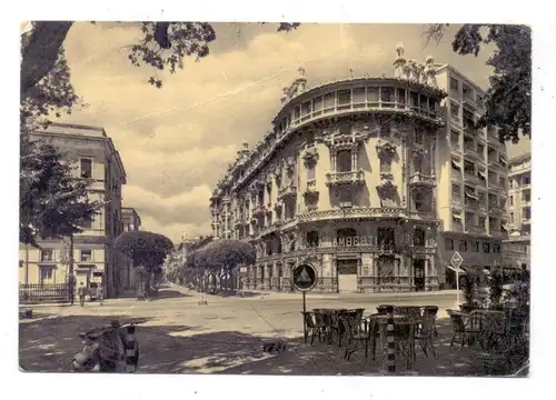 I 17100 SAVONA, Corso Italia e Palazzo Dellepiane, Vespa