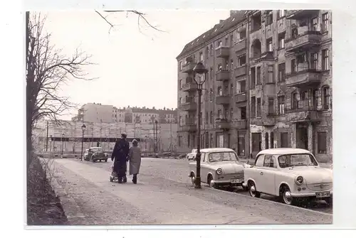 1000 BERLIN, Berliner Mauer, Ansicht aus Ost-Berlin, Trabbi, Oldtimer