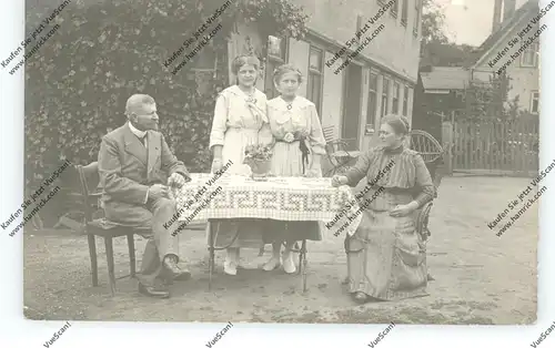 8633 RÖDENTAL - EINBERG, Photo-AK, Familie vor dem Haus
