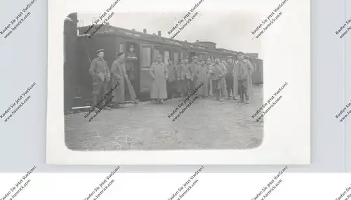 F 57260 DIEUZE / DUSS, 1.Weltkrieg, Deutsche Soldaten am Bahnhof, Photo-AK