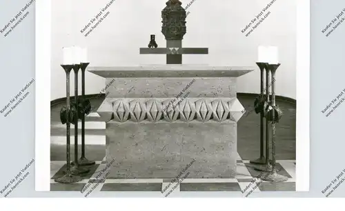 2810 VERDEN, Probsteikirche St. Josef, Altar mit Leuchter