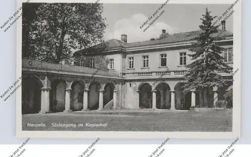 0-1222 NEUZELLE, Säulengang im Klosterhof, 1954