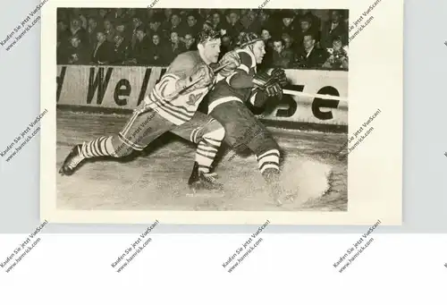 SPORT - EISHOCKEY, Weltmeisterschaft 1955, Endspiel Canada - UdSSR 5:0 in Krefeld, Kilburn - Tregubow