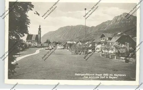 8233 ANGER, Schönstes Dorf in Bayern, Flugzeug über dem Dorf