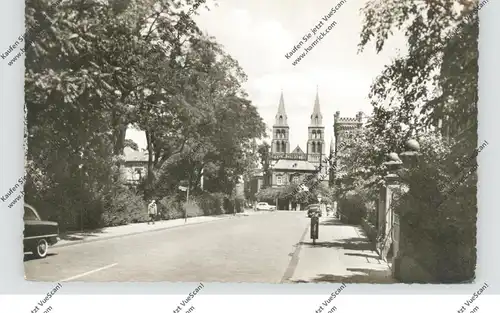 6740 LANDAU, Strassenpartie, Blick auf das Münster