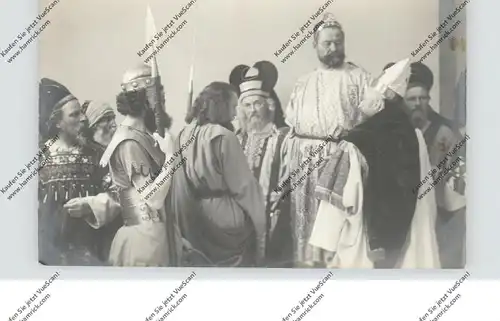 8103 OBERAMMERGAU, Passionsspiele 1910, Jesus vor Pilatus, rücks. Klebereste
