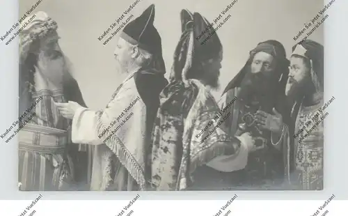 8103 OBERAMMERGAU, Passionsspiele 1910, Priester und Pharisäer, rücks. Klebereste