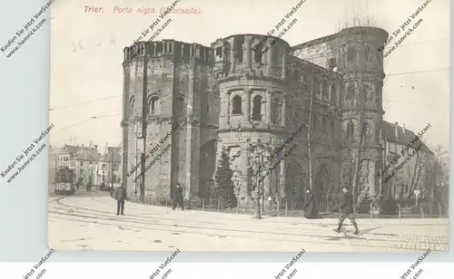 5500 TRIER, Porta Nigra / Landseite, belebte Szene, Polizist / Gendarm, Strassenbahn, 1907