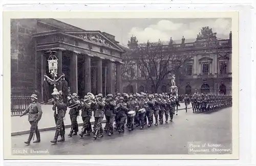 MILITÄR - Wehrmacht, Vorbeimarsch am Berliner Ehrenmal