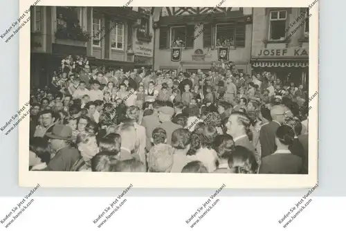 5550 BERNKASTEL - KUES, 1957, Krönung der Mosella auf dem Marktplatz, Photo-AK
