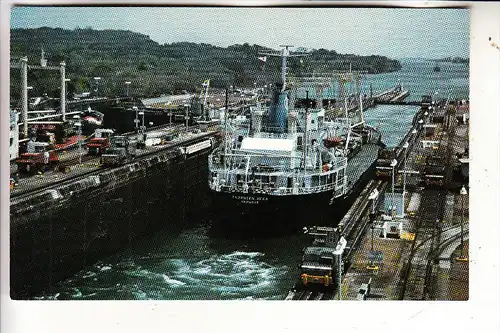 PANAMA - Gatun Locks, Frachter