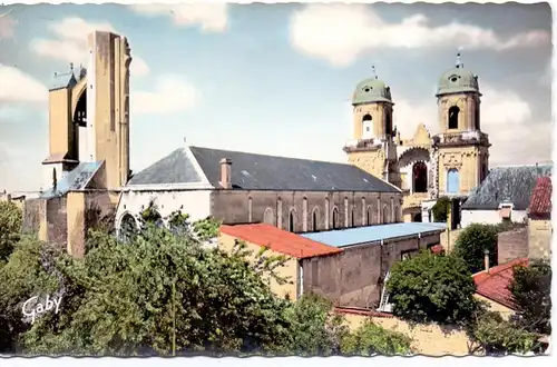 F 17400 SAINT JEAN-d'ANGELY, Le Clocher