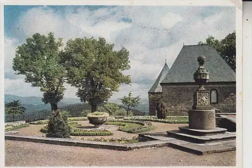 F 67210 SAINT ODILE / SANKT ODILIEN, Die Terrasse mit den Kapellen