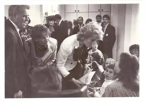 MONARCHIE - Princess Diana zu Besuch in einem deutschen Kindergarten, Privatphoto 11,6 x 8 cm
