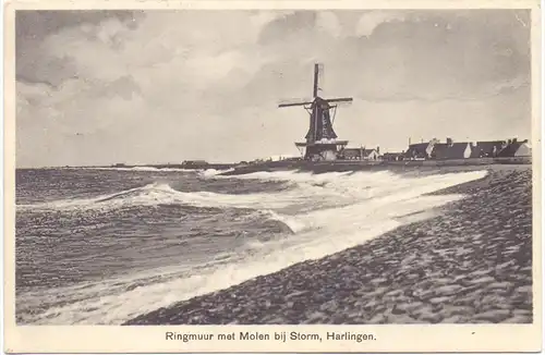 NL - FRIESLAND - HARLINGEN, Ringmuur met Molen bij Storm, 1927